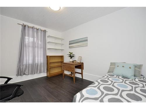 101 Adam Street, Cambridge, ON - Indoor Photo Showing Bedroom