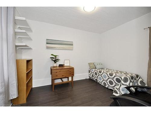 101 Adam Street, Cambridge, ON - Indoor Photo Showing Bedroom