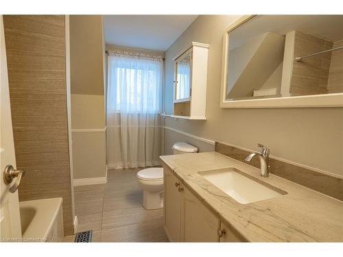 22 Carmine Crescent, Cambridge, ON - Indoor Photo Showing Bathroom