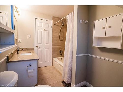 22 Carmine Crescent, Cambridge, ON - Indoor Photo Showing Bathroom