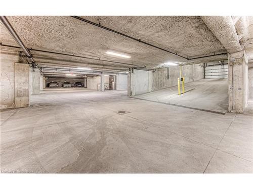 401-8 Hickory Street W, Waterloo, ON - Indoor Photo Showing Garage