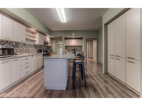 401-8 Hickory Street W, Waterloo, ON - Indoor Photo Showing Kitchen With Upgraded Kitchen