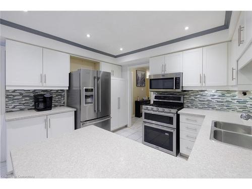 122 Cranston Avenue, Cambridge, ON - Indoor Photo Showing Kitchen With Double Sink