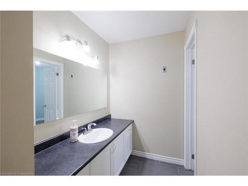 122 Cranston Avenue, Cambridge, ON - Indoor Photo Showing Bathroom