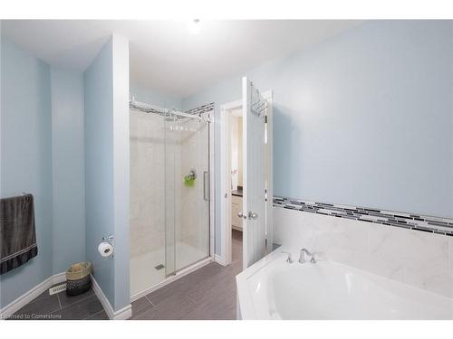 122 Cranston Avenue, Cambridge, ON - Indoor Photo Showing Bathroom