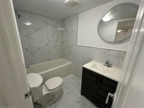 116 Deerfield Avenue, Kitchener, ON - Indoor Photo Showing Bathroom