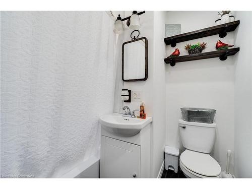 245 St Andrews Street, Cambridge, ON - Indoor Photo Showing Bathroom