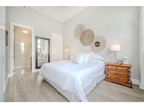 210-112 Benton Street, Kitchener, ON - Indoor Photo Showing Bedroom