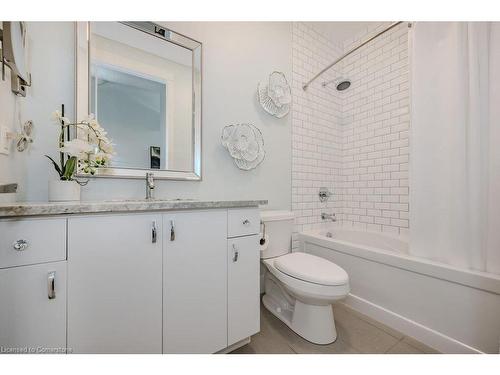 210-112 Benton Street, Kitchener, ON - Indoor Photo Showing Bathroom