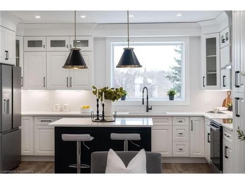 351 Fountain Street S, Cambridge, ON - Indoor Photo Showing Kitchen With Upgraded Kitchen