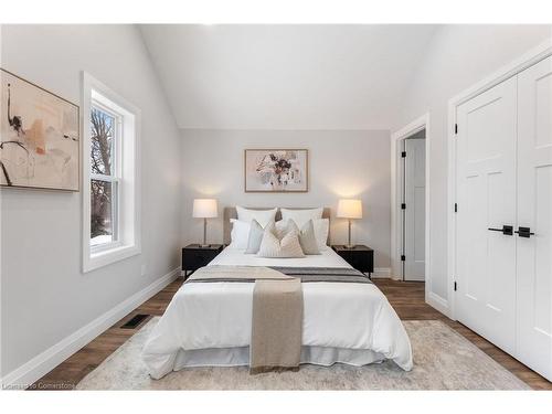 351 Fountain Street S, Cambridge, ON - Indoor Photo Showing Bedroom