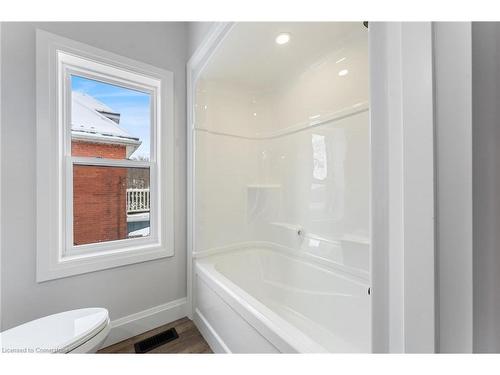 351 Fountain Street S, Cambridge, ON - Indoor Photo Showing Bathroom