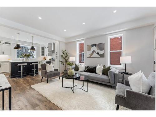 351 Fountain Street S, Cambridge, ON - Indoor Photo Showing Living Room