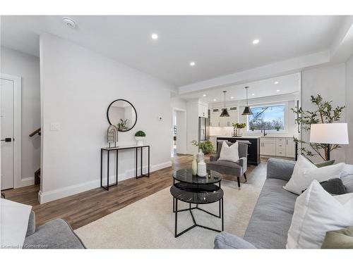 351 Fountain Street S, Cambridge, ON - Indoor Photo Showing Living Room