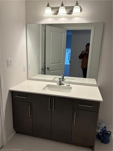 124-155 Equestrian Way, Cambridge, ON - Indoor Photo Showing Bathroom