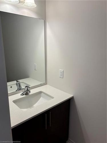 124-155 Equestrian Way, Cambridge, ON - Indoor Photo Showing Bathroom