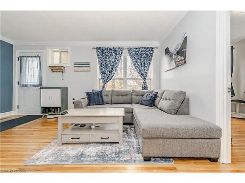 357 Dover Street S, Cambridge, ON - Indoor Photo Showing Living Room