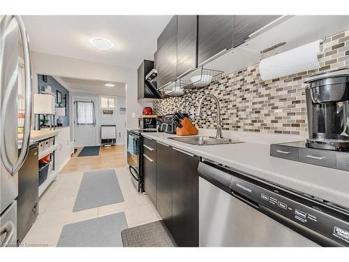 357 Dover Street S, Cambridge, ON - Indoor Photo Showing Kitchen