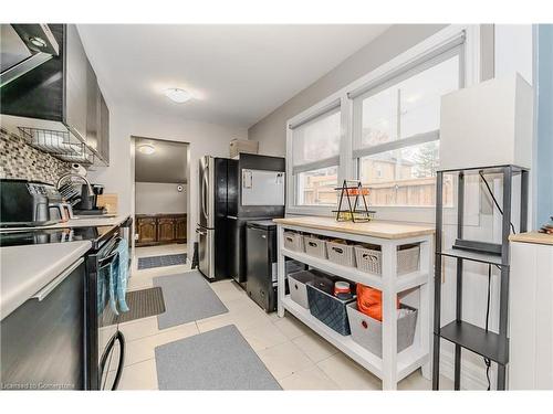 357 Dover Street S, Cambridge, ON - Indoor Photo Showing Kitchen