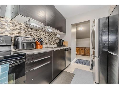 357 Dover Street S, Cambridge, ON - Indoor Photo Showing Kitchen