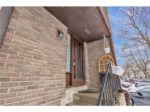 44-46 Cedarwoods Crescent, Waterloo, ON - Outdoor