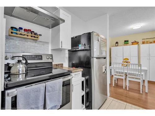 44-46 Cedarwoods Crescent, Waterloo, ON - Indoor Photo Showing Kitchen