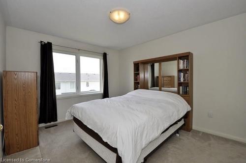 72 Senior Crescent, Cambridge, ON - Indoor Photo Showing Bedroom