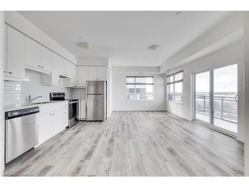 501-255 Northfield Drive E, Waterloo, ON - Indoor Photo Showing Kitchen