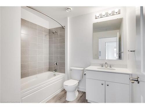 501-255 Northfield Drive E, Waterloo, ON - Indoor Photo Showing Bathroom