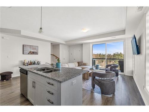 68-261 Woodbine Avenue, Kitchener, ON - Indoor Photo Showing Kitchen With Double Sink