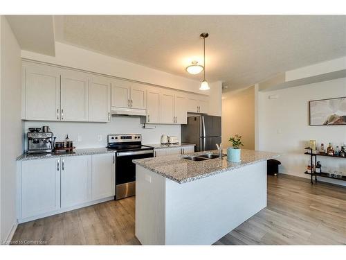 68-261 Woodbine Avenue, Kitchener, ON - Indoor Photo Showing Kitchen With Double Sink