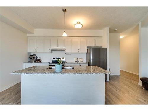 68-261 Woodbine Avenue, Kitchener, ON - Indoor Photo Showing Kitchen