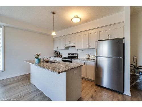 68-261 Woodbine Avenue, Kitchener, ON - Indoor Photo Showing Kitchen With Double Sink