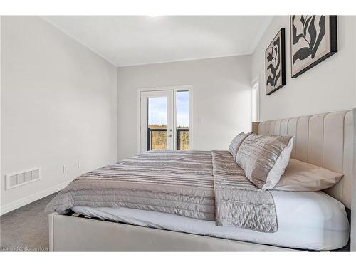 68-261 Woodbine Avenue, Kitchener, ON - Indoor Photo Showing Bedroom