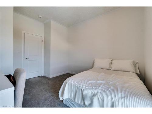 68-261 Woodbine Avenue, Kitchener, ON - Indoor Photo Showing Bedroom