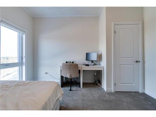 68-261 Woodbine Avenue, Kitchener, ON - Indoor Photo Showing Bedroom