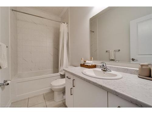 68-261 Woodbine Avenue, Kitchener, ON - Indoor Photo Showing Bathroom