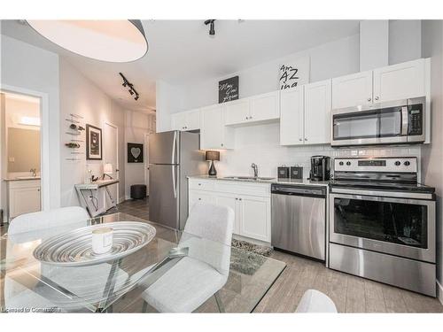 507-100 Garment Street, Kitchener, ON - Indoor Photo Showing Kitchen