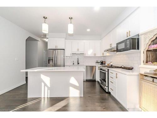 22 Sandstone Street, Cambridge, ON - Indoor Photo Showing Kitchen With Upgraded Kitchen