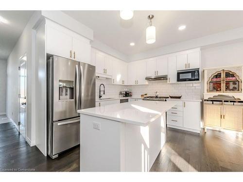 22 Sandstone Street, Cambridge, ON - Indoor Photo Showing Kitchen With Upgraded Kitchen