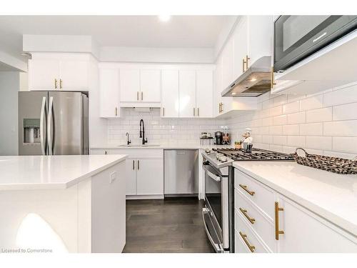 22 Sandstone Street, Cambridge, ON - Indoor Photo Showing Kitchen With Upgraded Kitchen