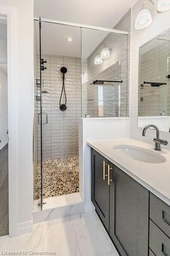 22 Sandstone Street, Cambridge, ON - Indoor Photo Showing Bathroom