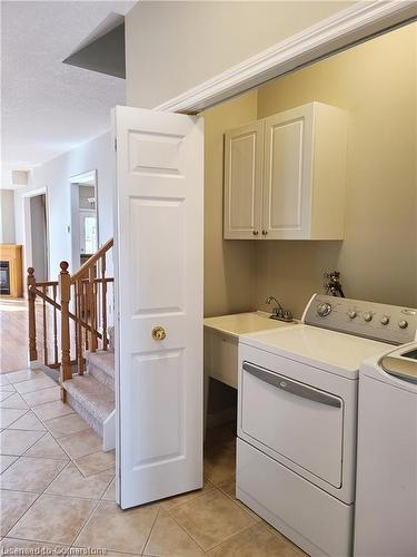 239 Buttercup Court, Waterloo, ON - Indoor Photo Showing Laundry Room