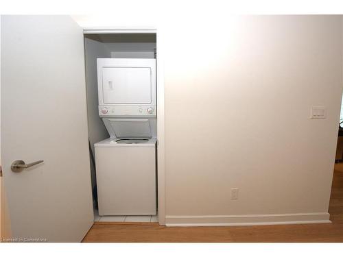 3603-33 Bay Street, Toronto, ON - Indoor Photo Showing Laundry Room