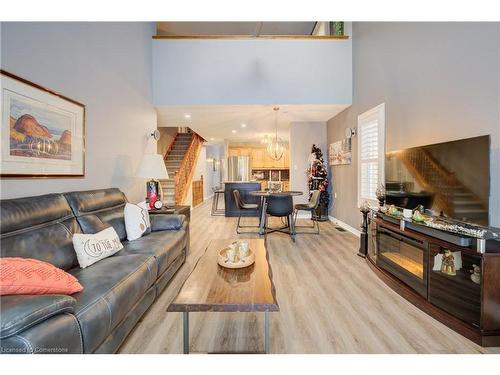 11D-350 Doon Valley Drive, Kitchener, ON - Indoor Photo Showing Living Room