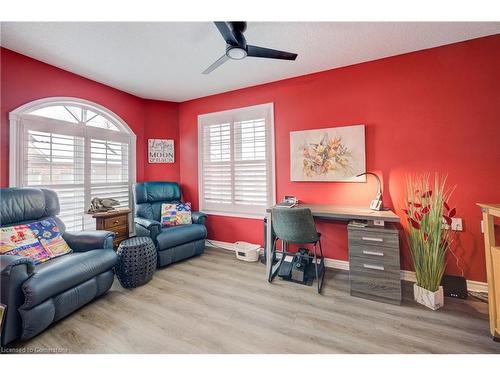 11D-350 Doon Valley Drive, Kitchener, ON - Indoor Photo Showing Living Room