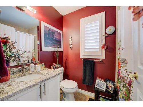 11D-350 Doon Valley Drive, Kitchener, ON - Indoor Photo Showing Bathroom