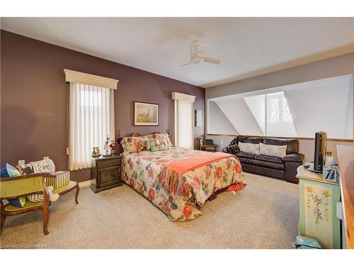 11D-350 Doon Valley Drive, Kitchener, ON - Indoor Photo Showing Bedroom