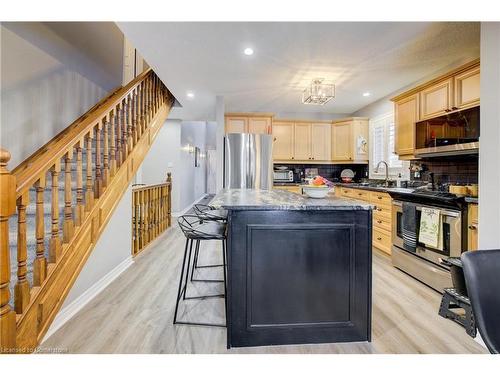 11D-350 Doon Valley Drive, Kitchener, ON - Indoor Photo Showing Kitchen