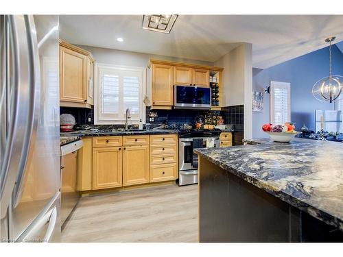 11D-350 Doon Valley Drive, Kitchener, ON - Indoor Photo Showing Kitchen